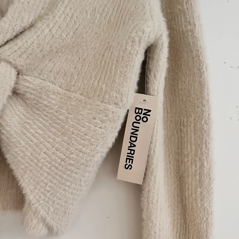 sweater - Picture 4 of 4